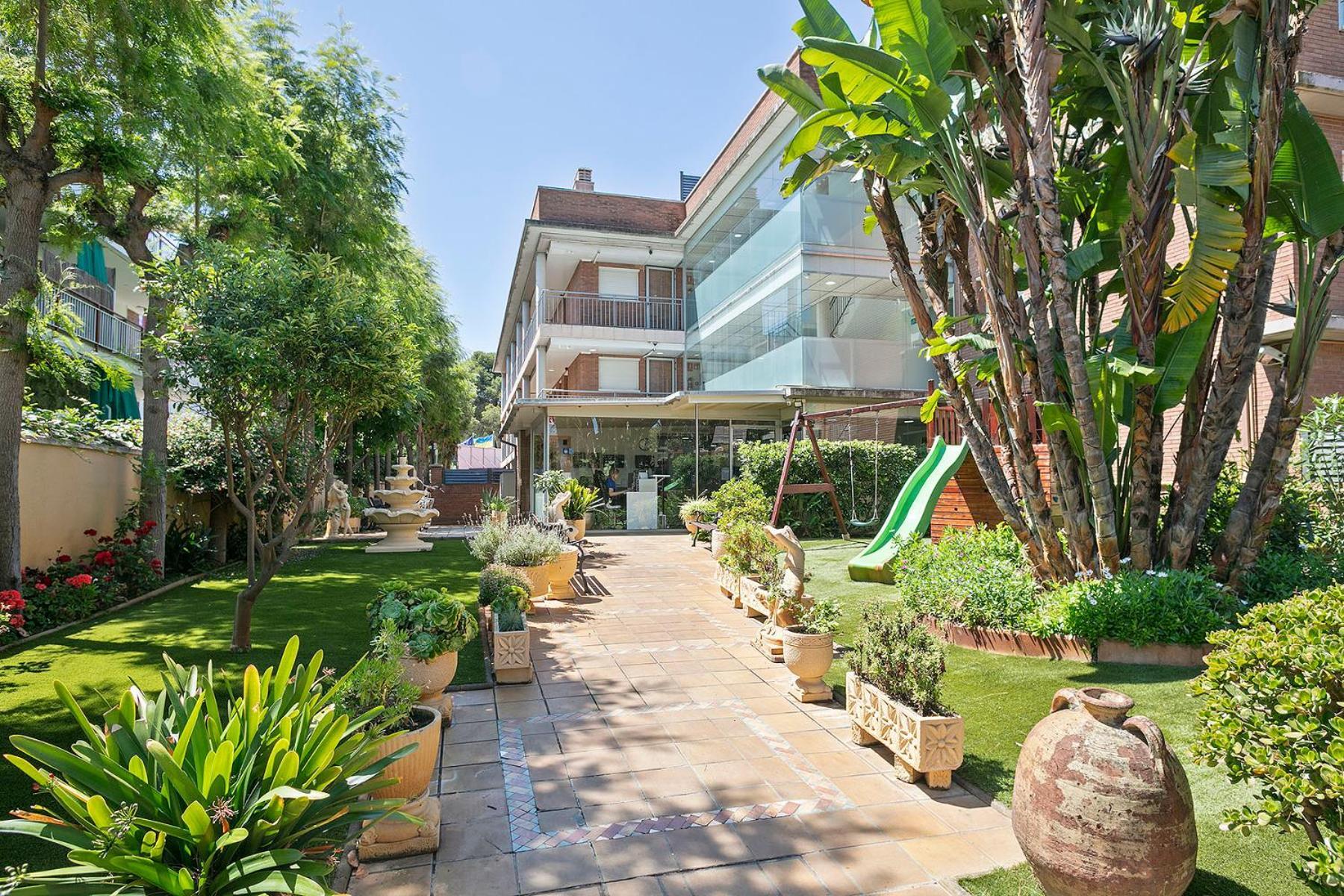 Velor Apartamentos Turisticos Castelldefels Exterior photo