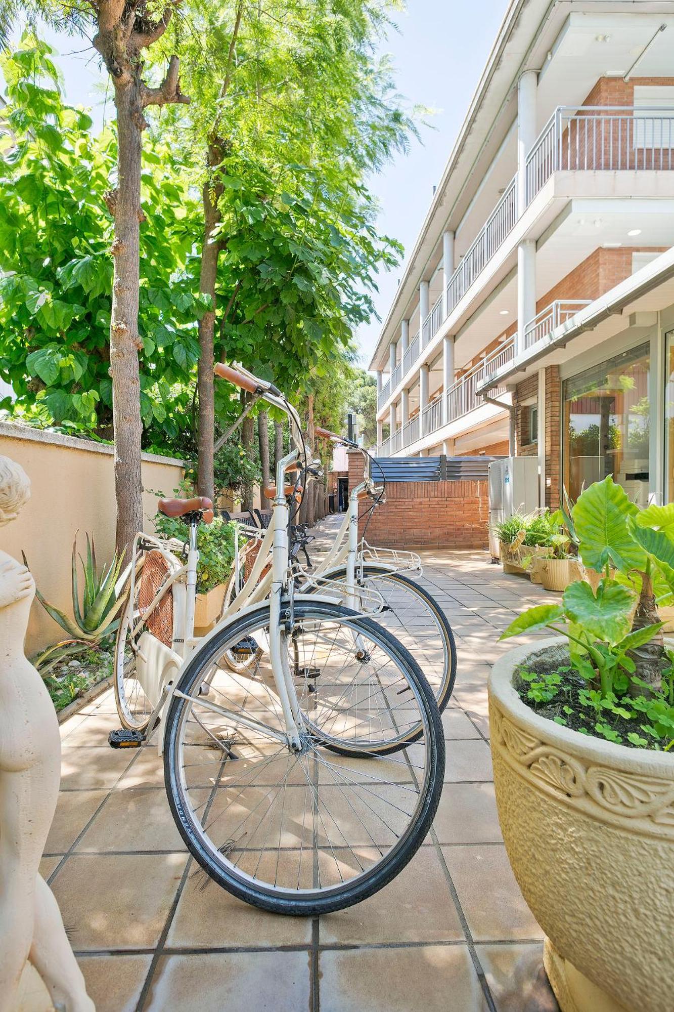 Velor Apartamentos Turisticos Castelldefels Exterior photo