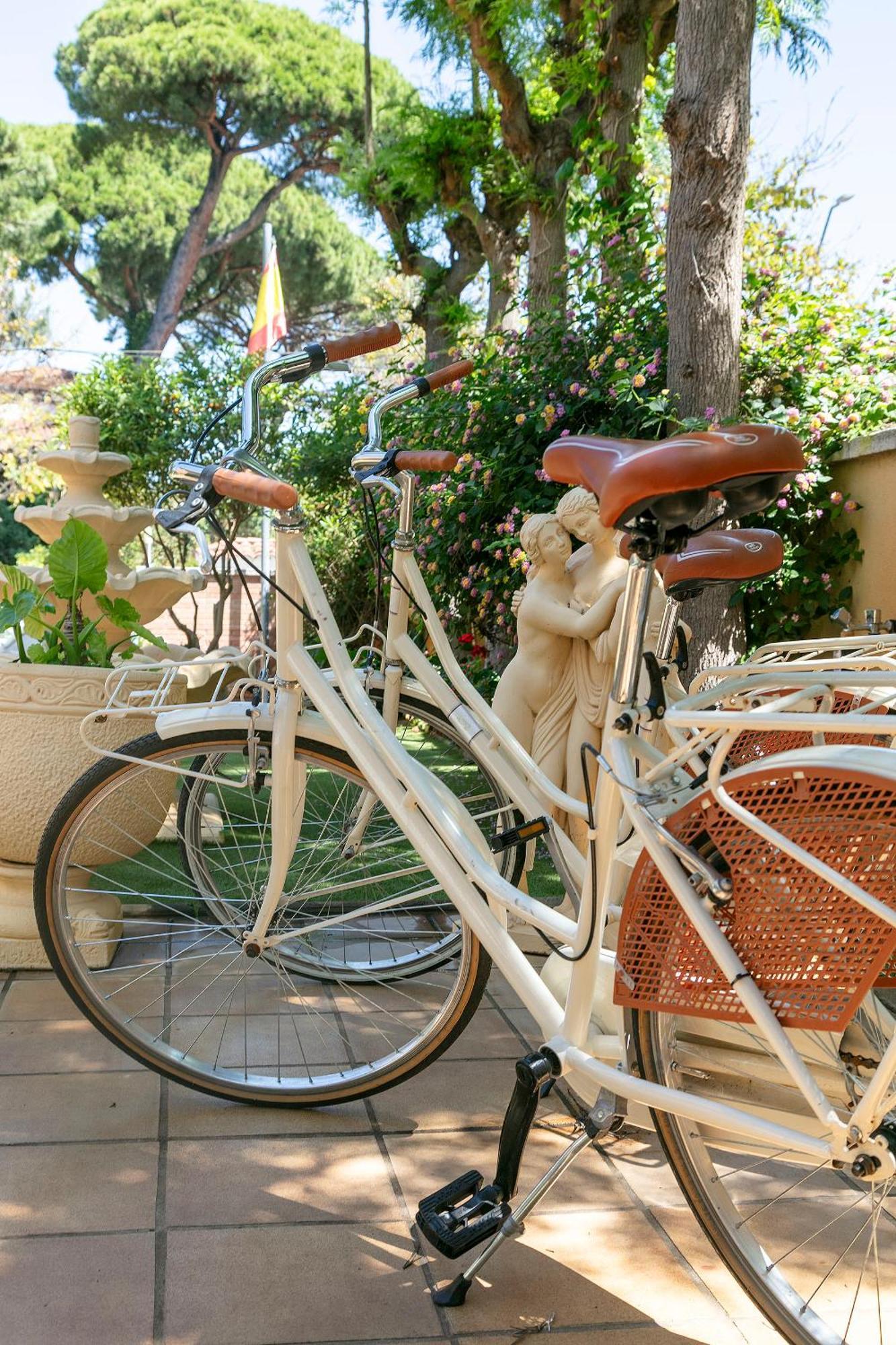 Velor Apartamentos Turisticos Castelldefels Exterior photo