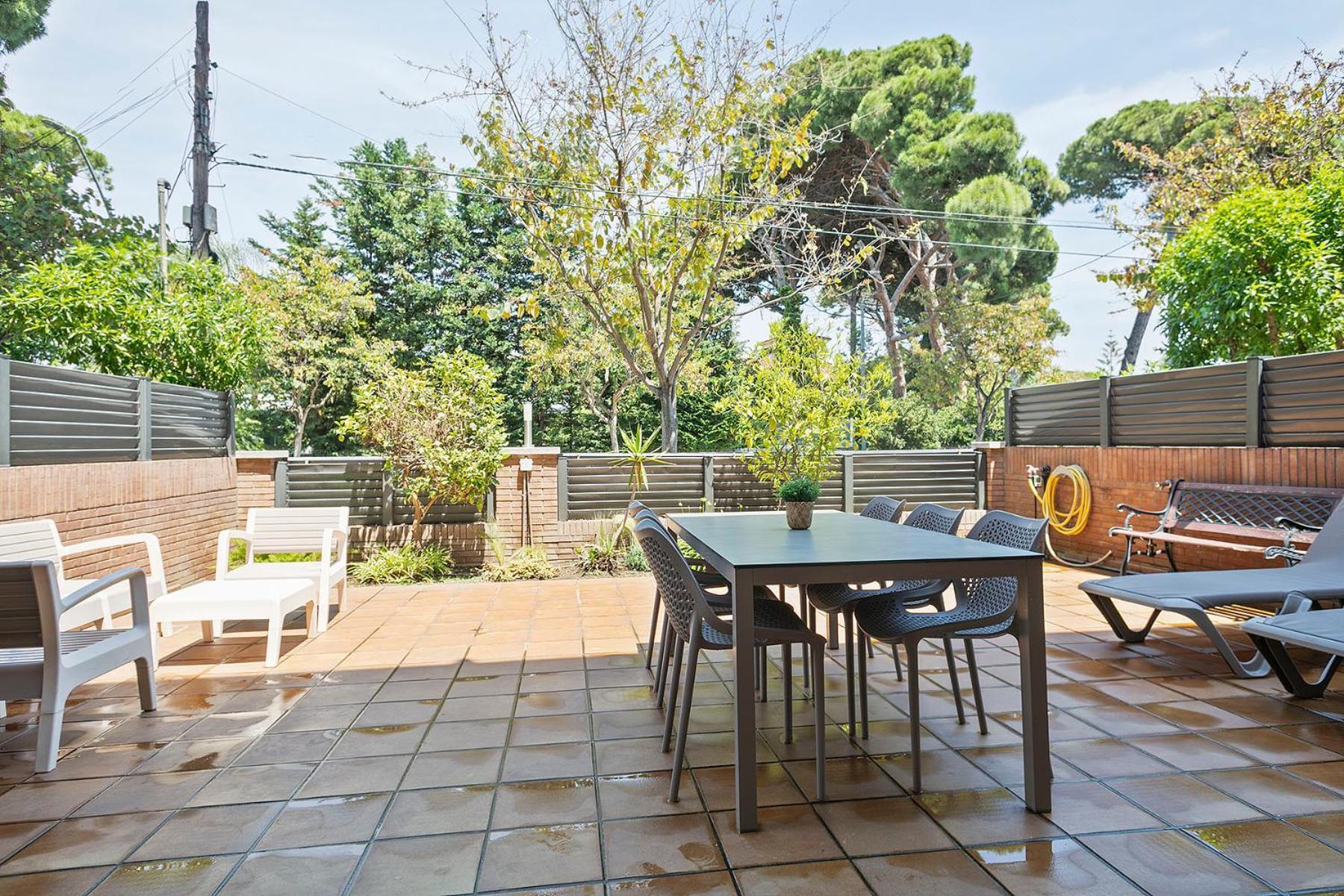 Velor Apartamentos Turisticos Castelldefels Exterior photo