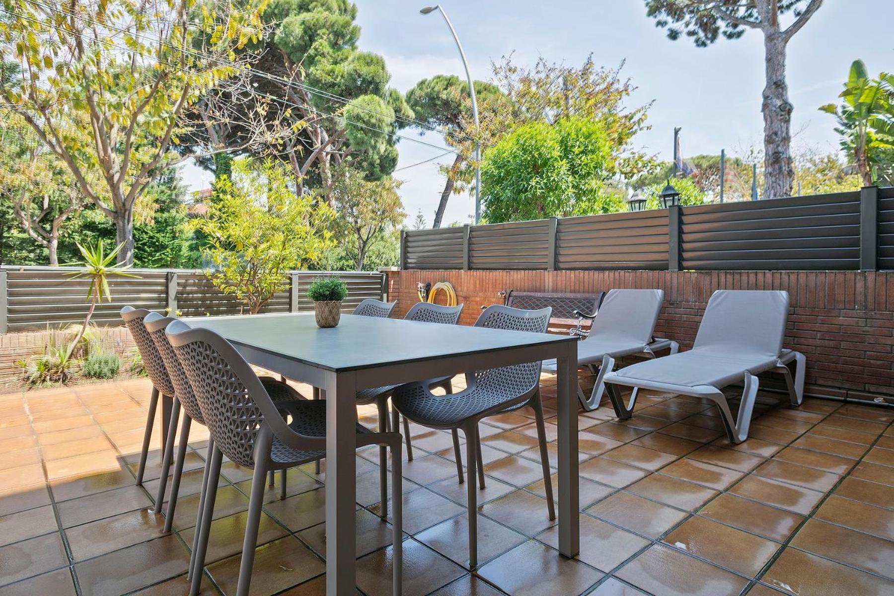 Velor Apartamentos Turisticos Castelldefels Exterior photo
