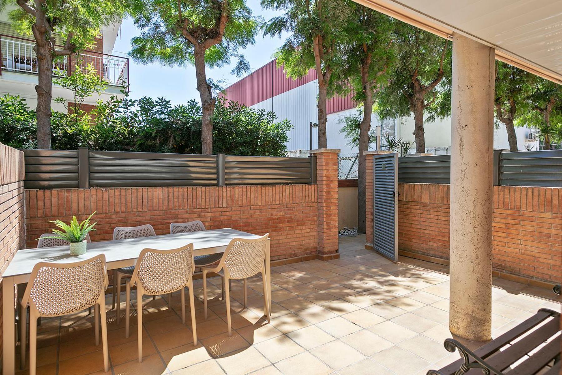 Velor Apartamentos Turisticos Castelldefels Exterior photo